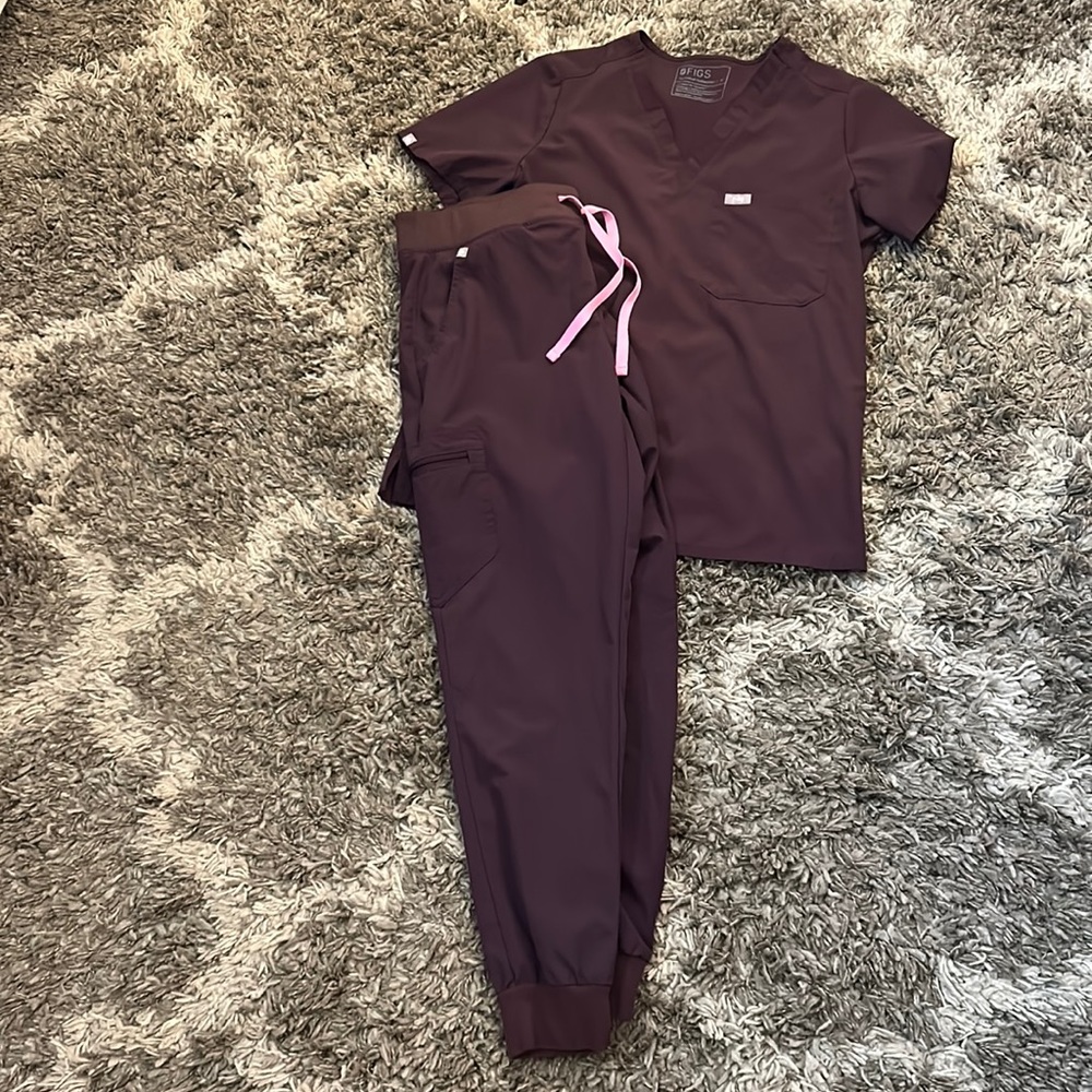 RARE figs brown scrub set